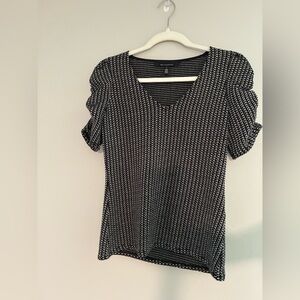 White House Black Market Half-Sleeve Black Patterned Top – Size small